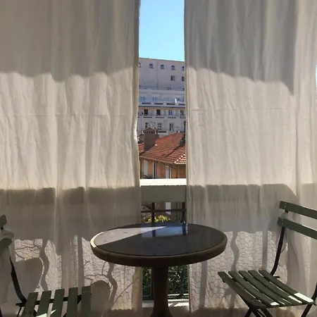Apartment Le Lion Blanc St Raphael
